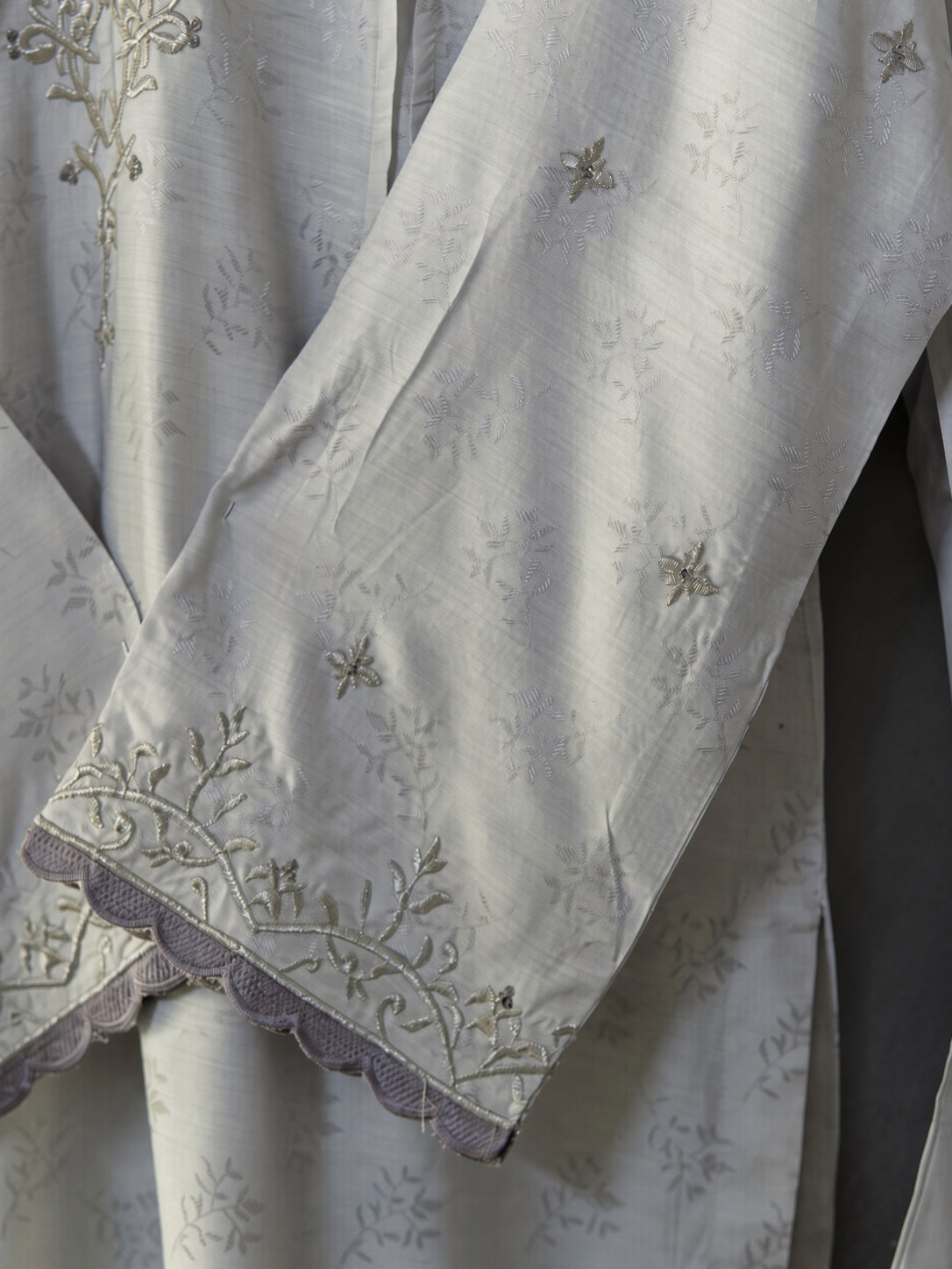 Élan Dusty Lilac embroidered 3-piece viscose jacquard suit by Moosani Studio